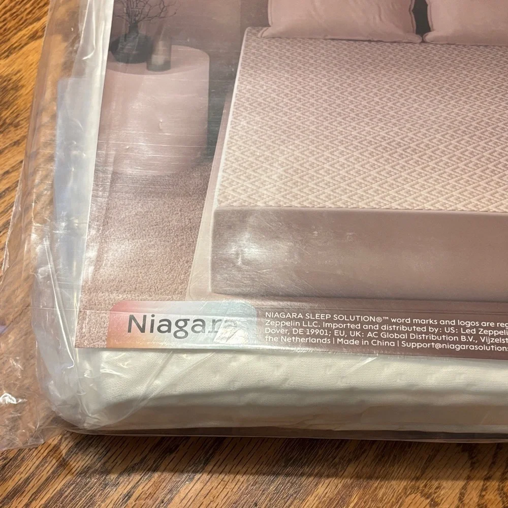 Niagara-Waterproof Bamboo Mattress Protector Twin bed - Cream NWT